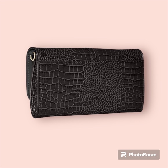 Nine West Table Treasure Deluxe Wallet with crossbody chain strap. - Picture 3 of 8